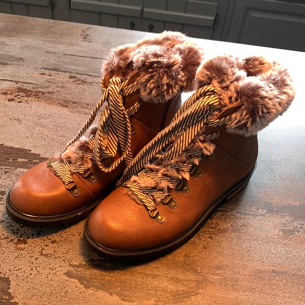 Clara Cognac Faux Fur Collar Hiker Boot size 8.5 brand new- never worn